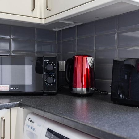 Excel O2 Stunning Large 3 Bedroom Apartment With Balcony Londra Esterno foto