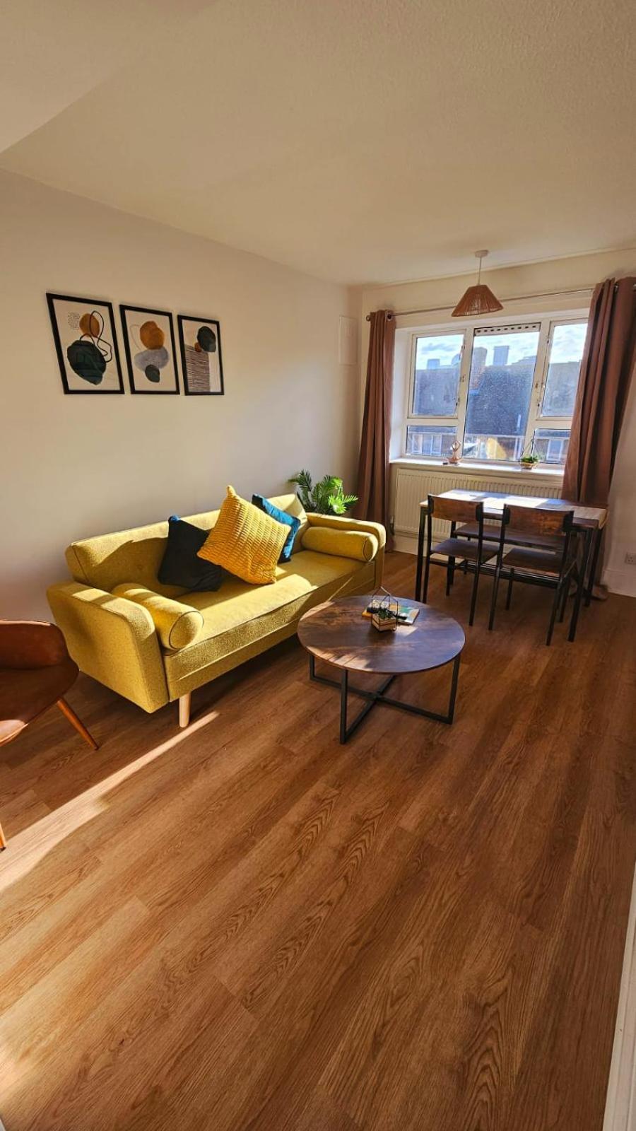 Excel O2 Stunning Large 3 Bedroom Apartment With Balcony Londra Esterno foto