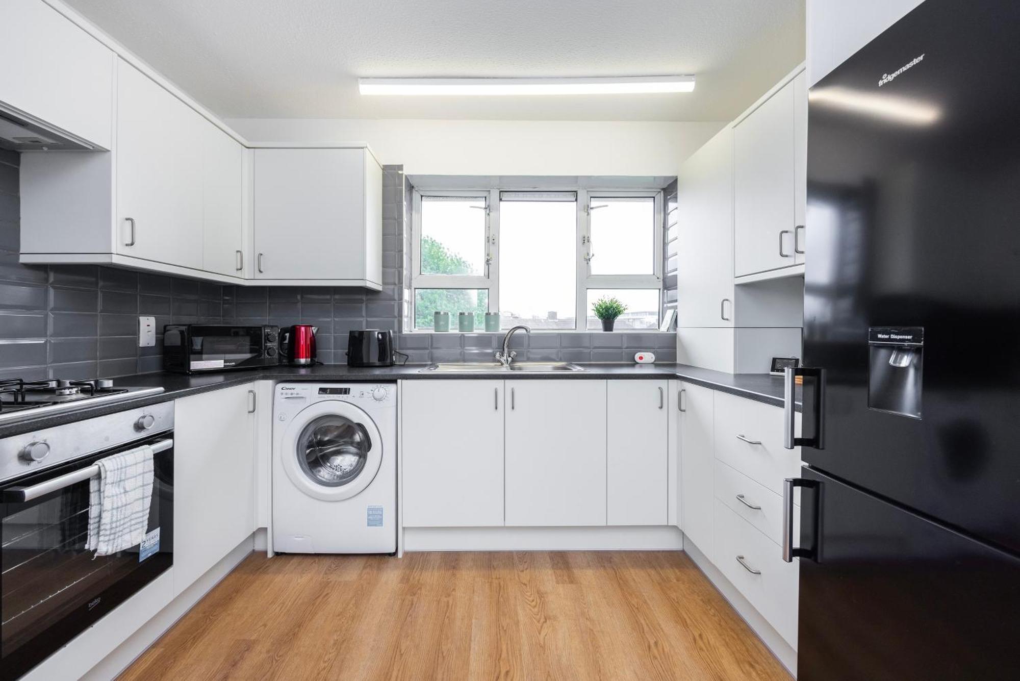 Excel O2 Stunning Large 3 Bedroom Apartment With Balcony Londra Esterno foto