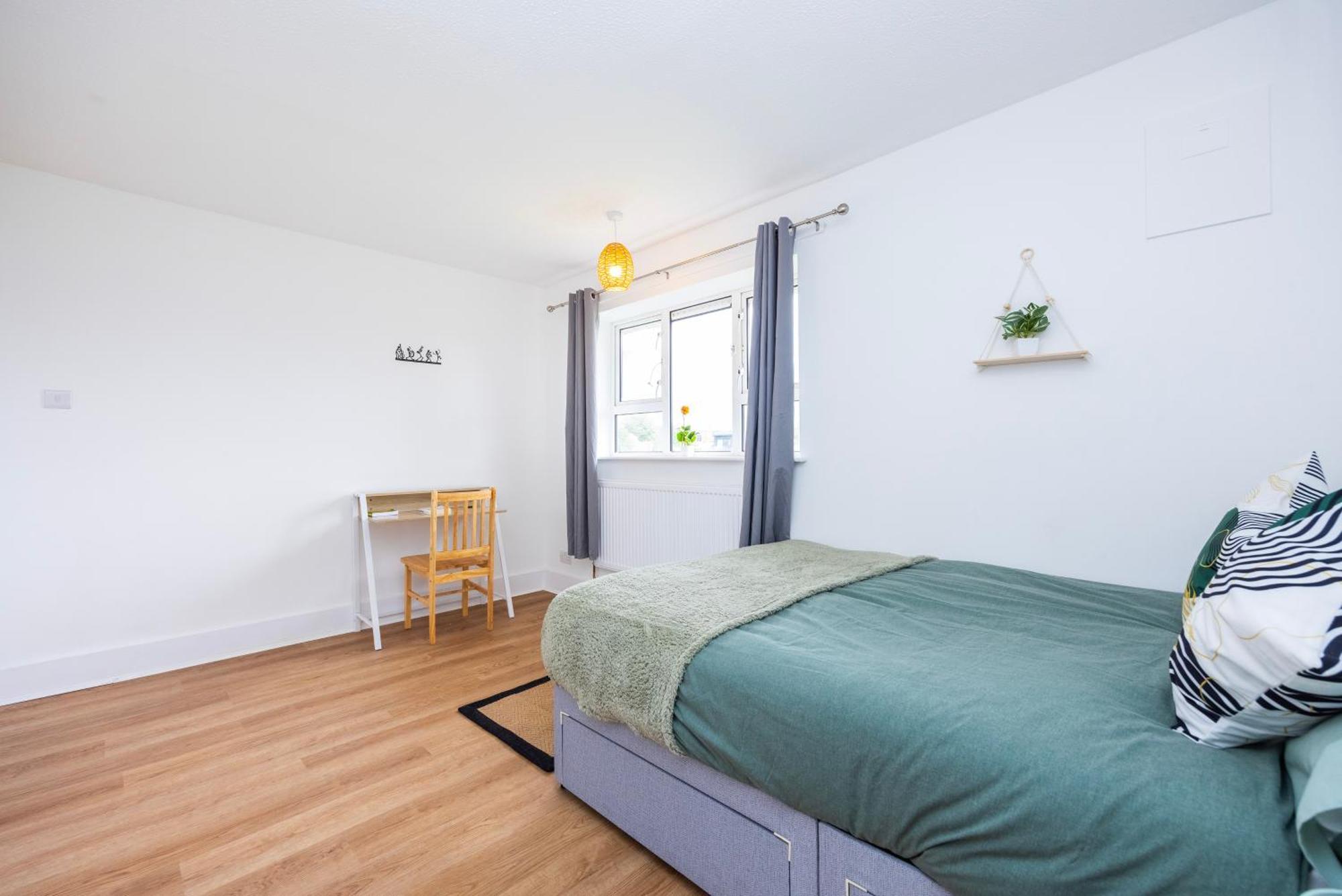 Excel O2 Stunning Large 3 Bedroom Apartment With Balcony Londra Esterno foto