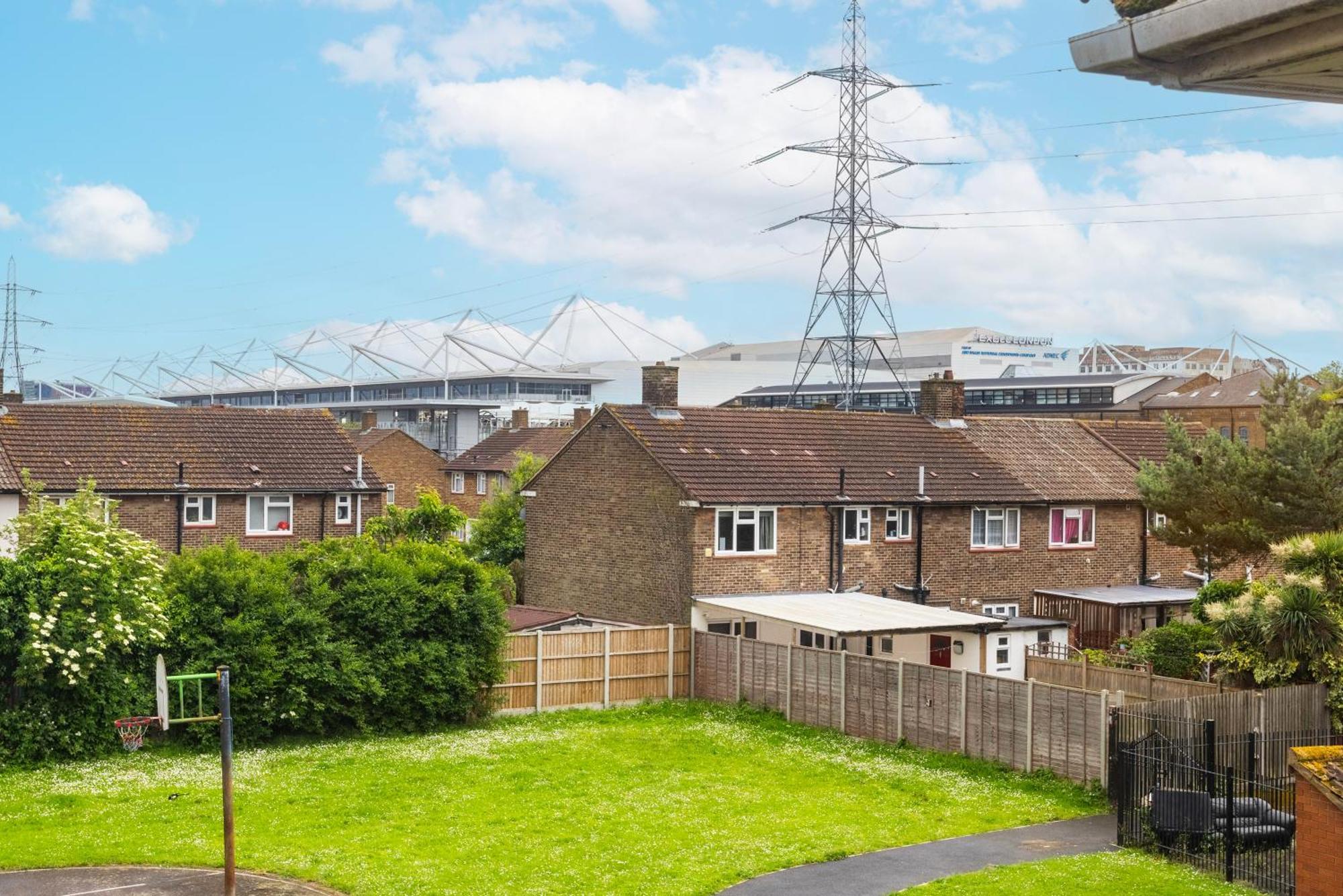 Excel O2 Stunning Large 3 Bedroom Apartment With Balcony Londra Esterno foto